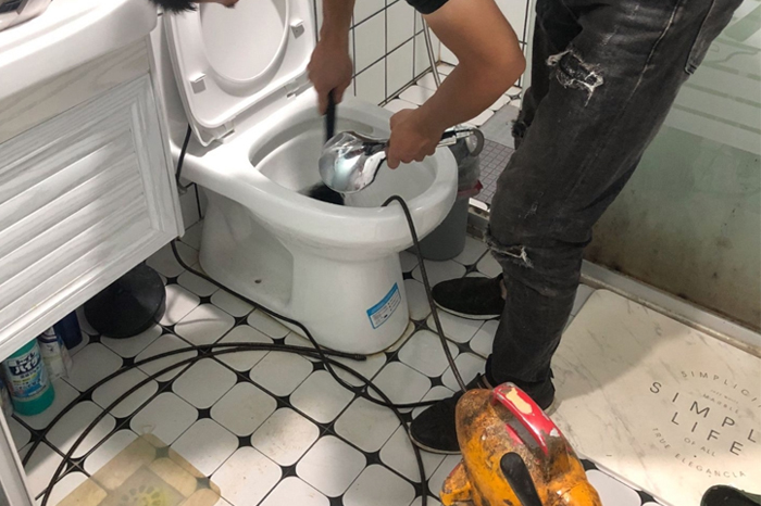 碌曲马桶堵塞自己疏通还是找师傅？专业上门服务让你省时更省心